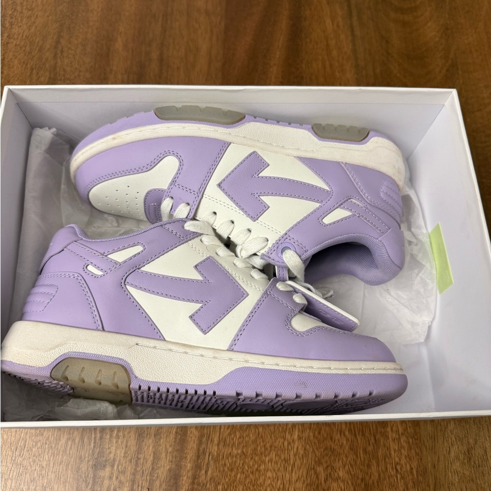 Off-White Lavender and White Low-Top Sneakers